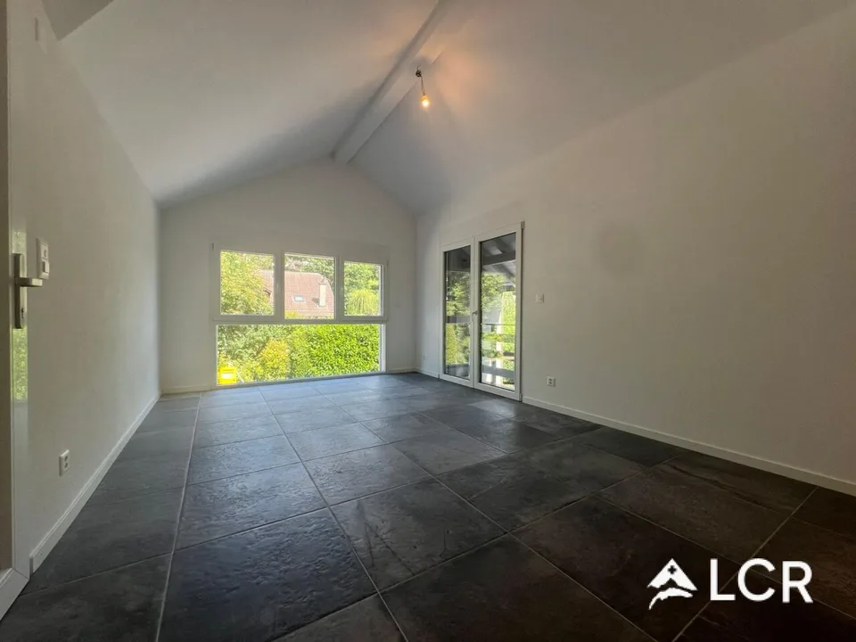 Schönes neues möbliertes Studio mit 1.5 Zimmern / 1 Schlafzimmer / 1 Badezimmer / 1 Terrasse / 1 Balkon / 2 Parkplätzen – Foto 4 von 9