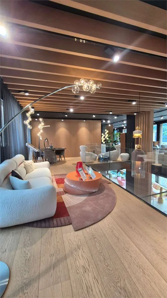 Großes Showroom / Laden mit Schaufenster zur Miete – Foto 7 von 8