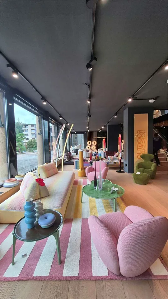 Großes Showroom / Laden mit Schaufenster zur Miete – Foto 4 von 8