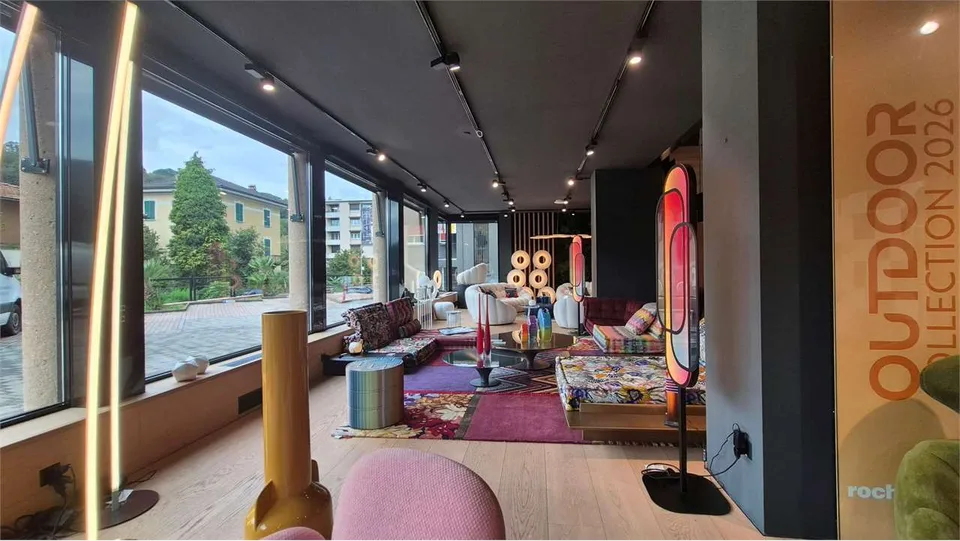 Großes Showroom / Laden mit Schaufenster zur Miete – Foto 2 von 8