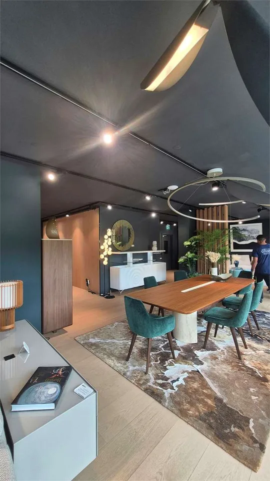 Großes Showroom / Laden mit Schaufenster zur Miete – Foto 5 von 8