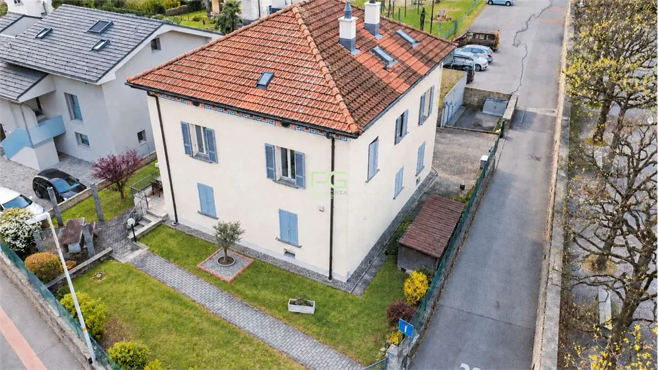 Zweifamilienhaus mit Garten in optimaler Lage – Foto 2 von 13