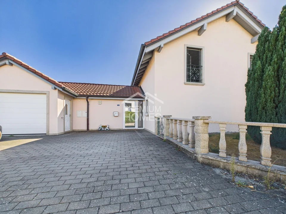 Villa für Familie mit Garten – Foto 2 von 13