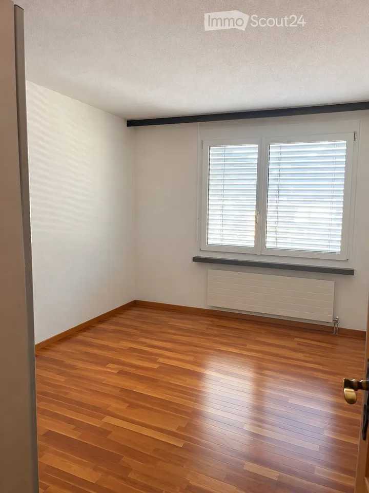 4.5-Zimmer-Wohnung in Visp zu vermieten – hell, grosszügig und zentral – Foto 2 von 13