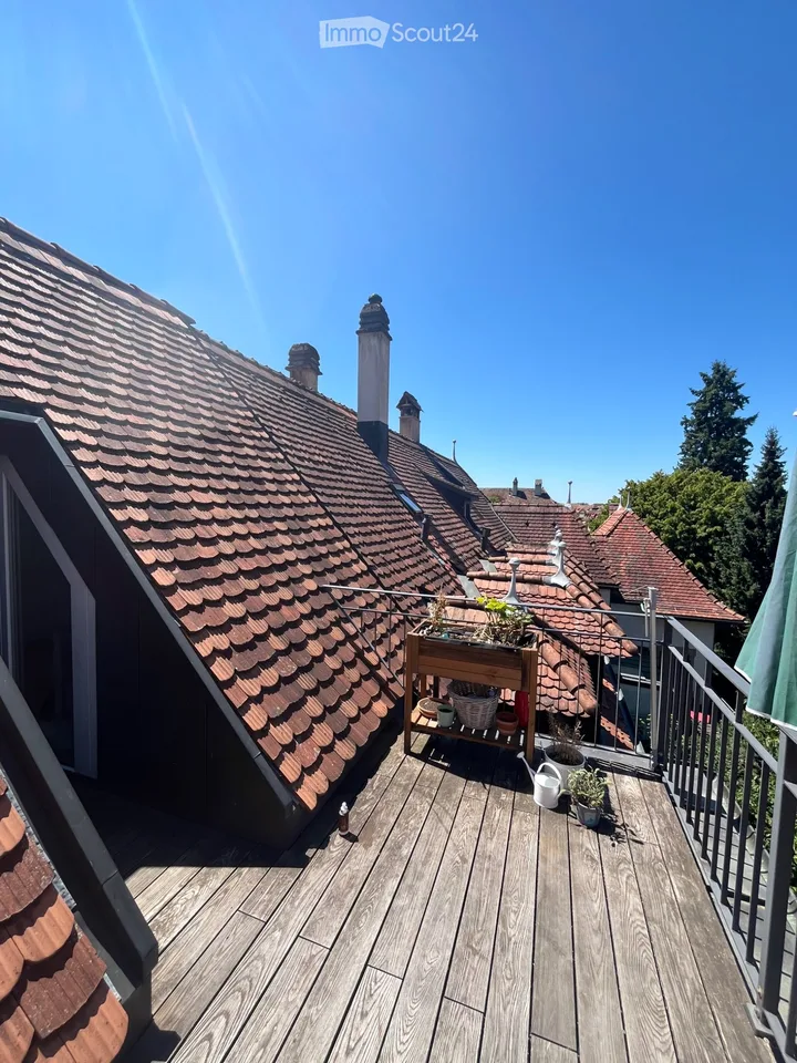 Charmante 75m2 Dachwohnung mit Terrasse im Breitenrain! – Foto 3 von 4