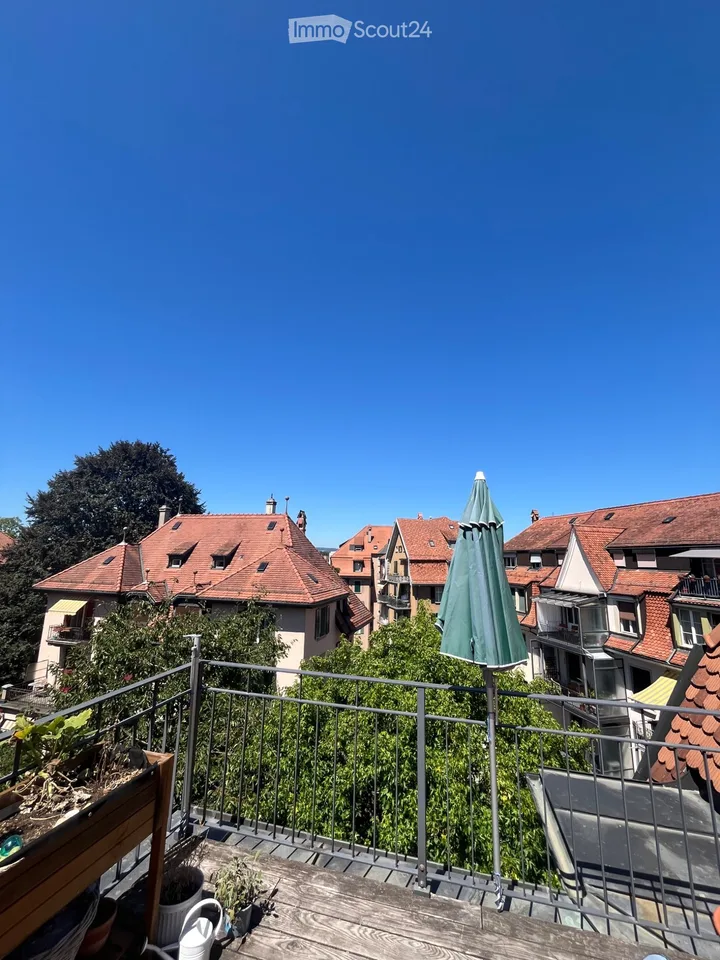 Charmante 75m2 Dachwohnung mit Terrasse im Breitenrain! – Foto 2 von 4