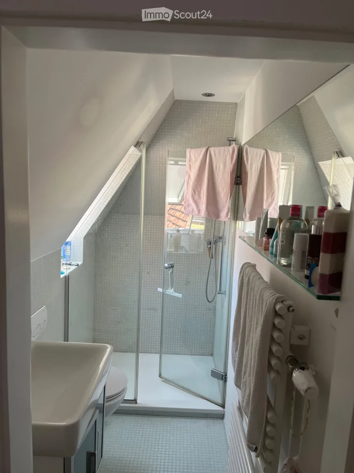 Charmante 75m2 Dachwohnung mit Terrasse im Breitenrain! – Foto 4 von 4
