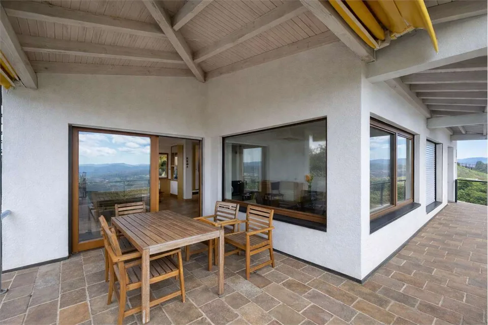 Casa bifamiliare con vista imprendibile a Besazio – foto 8 di 12