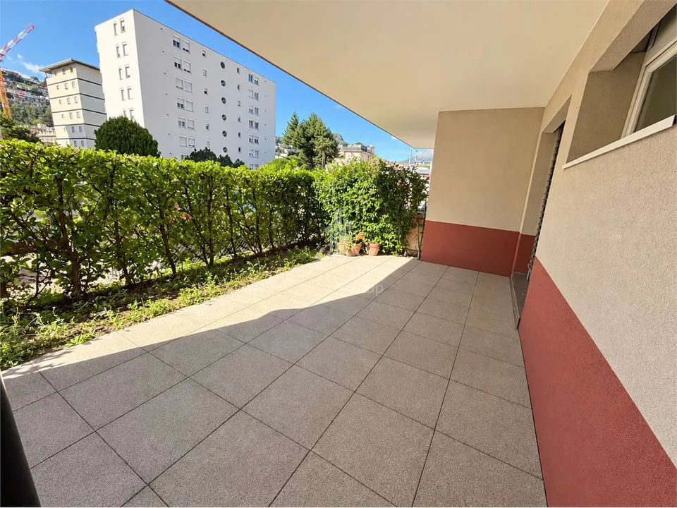 Pregassona: luminoso 2,5 locali con grande portico – foto 2 di 8