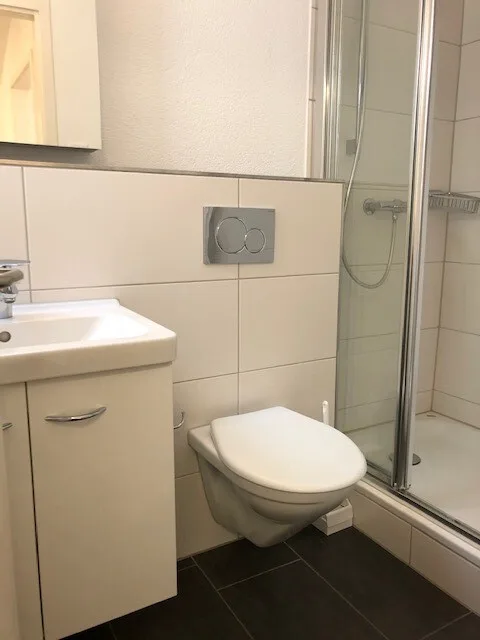 Appartement mansardé abordable et confortable avec vue sur le lac! – photo 4 sur 5