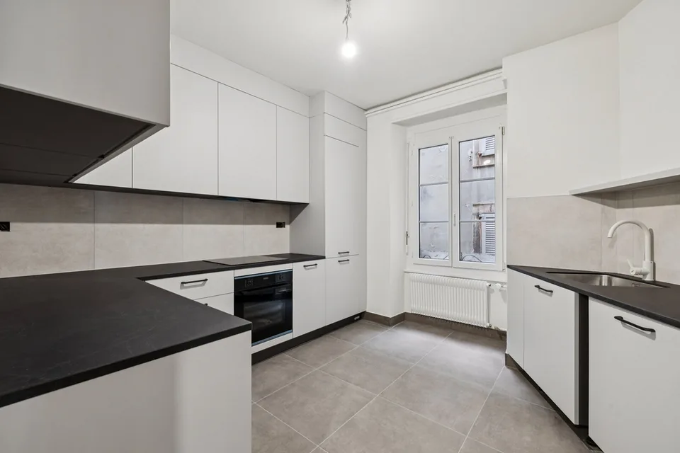 Magnificent 5-room apartment renovated in the heart of Montreux – photo 8 of 10