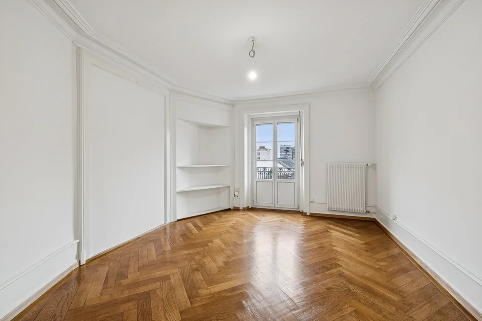 Magnificent 5-room apartment renovated in the heart of Montreux – photo 7 of 10