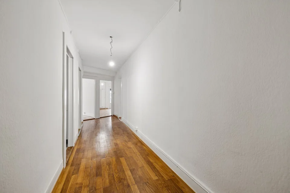 Magnificent 5-room apartment renovated in the heart of Montreux – photo 3 of 10
