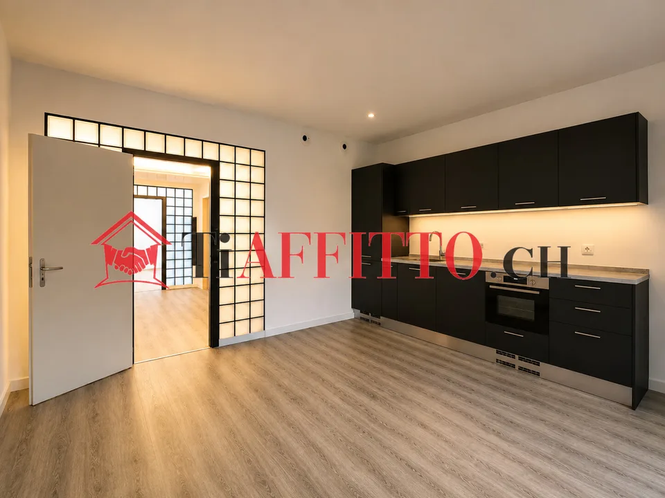 BELLISSIMO UFFICIO CON VISTA LAGO PER LA TUA ATTIVITÃ – foto 2 di 10