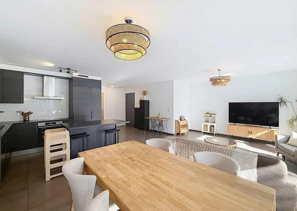 Sehr schönes modernes Apartment mit Terrasse – Foto 3 von 8