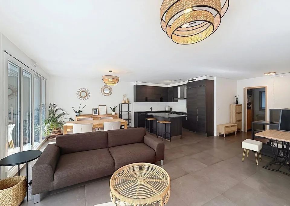 Sehr schönes modernes Apartment mit Terrasse – Foto 2 von 8