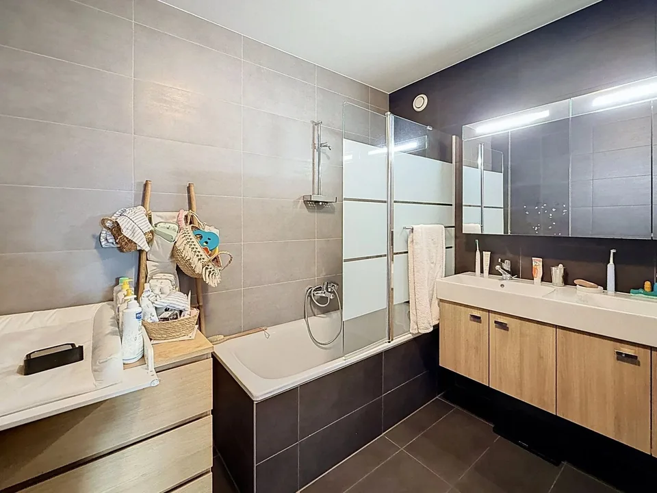 Sehr schönes modernes Apartment mit Terrasse – Foto 6 von 8