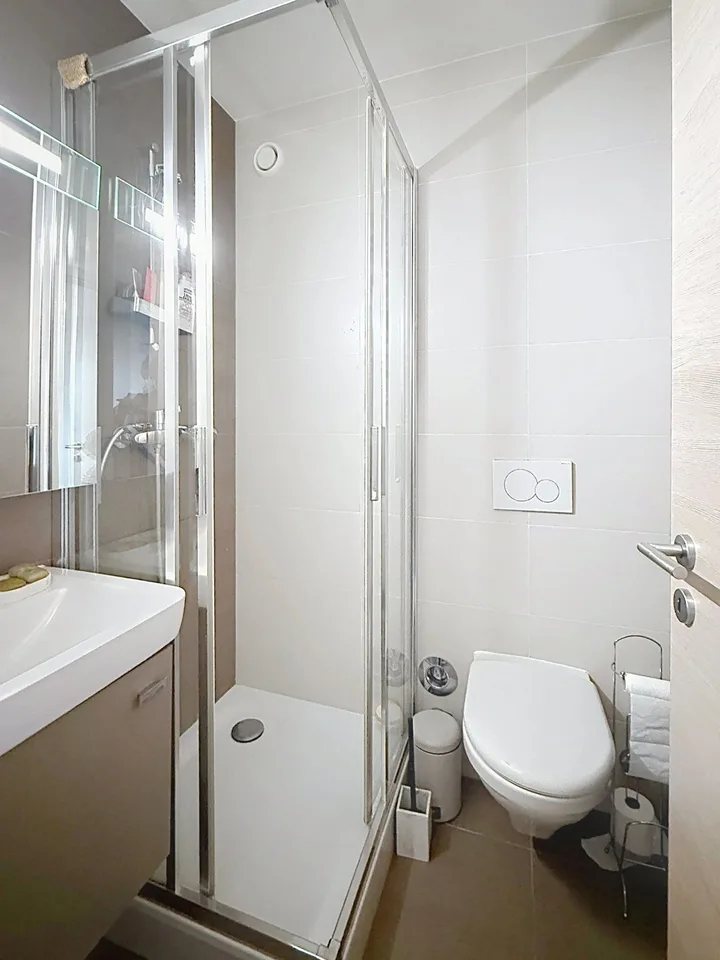 Sehr schönes modernes Apartment mit Terrasse – Foto 8 von 8