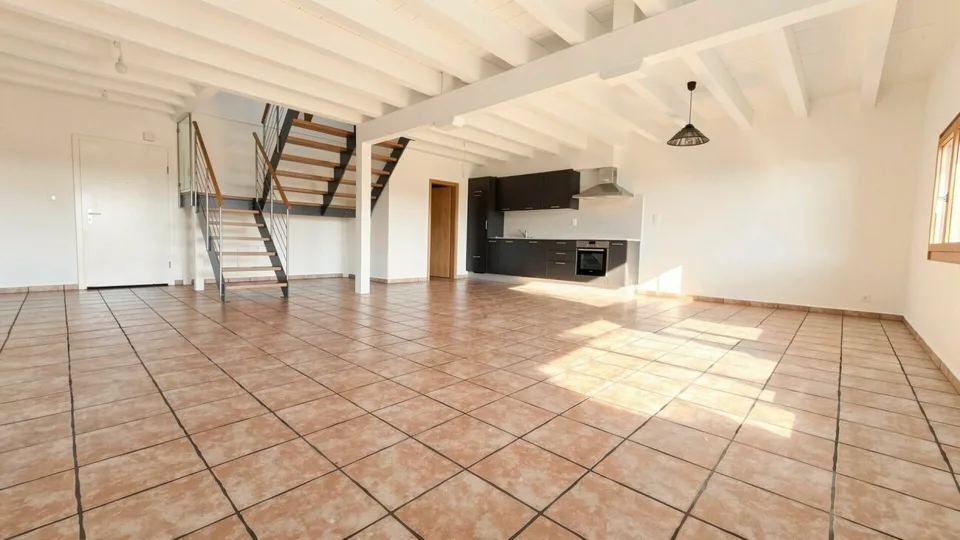 Duplex luminoso di 126 m² con giardino comune in un ambiente verde a Vuissens – foto 2 di 9