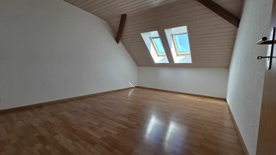 Duplex luminoso di 126 m² con giardino comune in un ambiente verde a Vuissens – foto 8 di 9