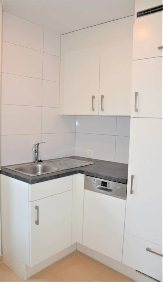 Modern 3-room apartment near the university – photo 3 of 8