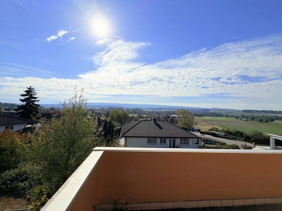 Maison unifamiliale spacieuse avec appartement séparé et vue panoramique – photo 12 sur 30