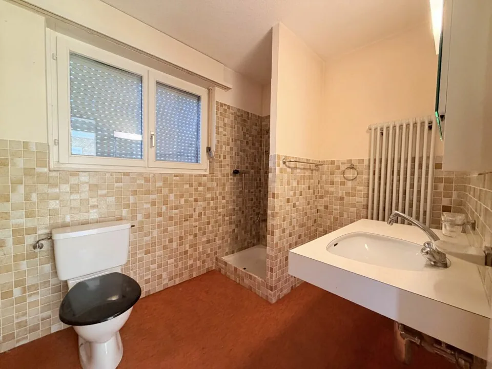 Maison unifamiliale spacieuse avec appartement séparé et vue panoramique – photo 28 sur 30