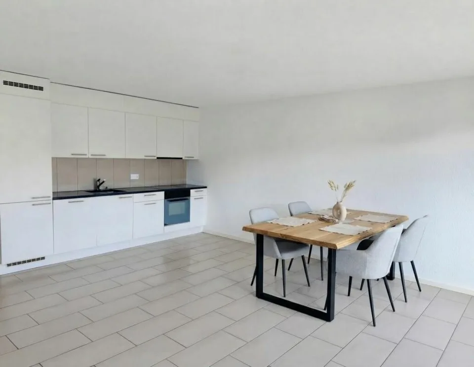 ANGENEHME 3.0 ZIMMER WOHNUNG VON 67 M² IN CERNIER - ZWISCHEN NATUR UND VERKEHRSANBINDUNG – Foto 2 von 7