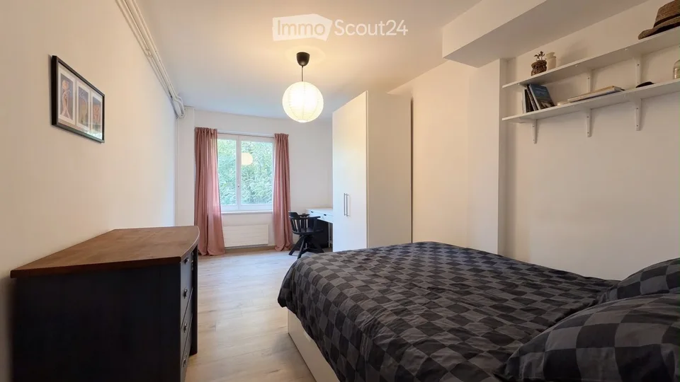 Schlafzimmer in einer schönen WG in Chailly – Foto 2 von 5