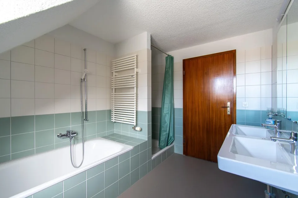 Charmante 4.5-Zimmer-Wohnung an ruhiger, zentraler Lage, Nähe Kantonspital – Foto 9 von 13