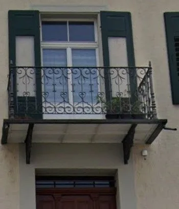 *Commercial property with apartment and single rooms* – photo 8 of 13