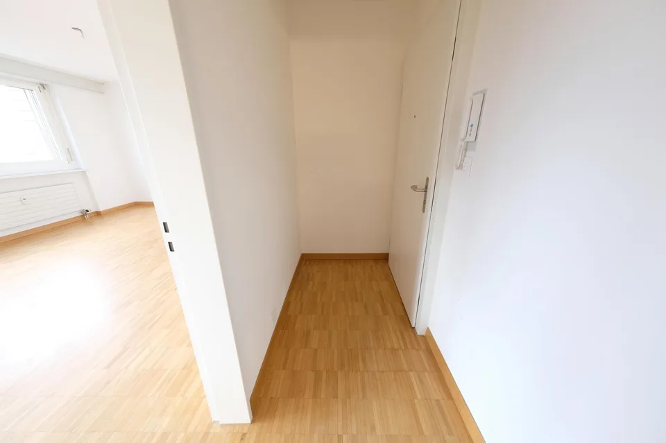 Moderne 1-Zimmer-Wohnung im 11. OG mit toller Weitsicht in Muttenz – Foto 2 von 6
