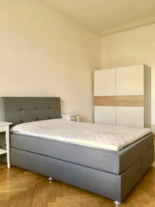 Your Next Chapter Starts Here - Furnished Room in a Top Location – Foto 2 von 8