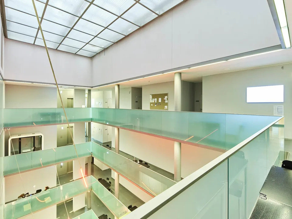 Renovated office and educational spaces at SBB train station – photo 4 of 9