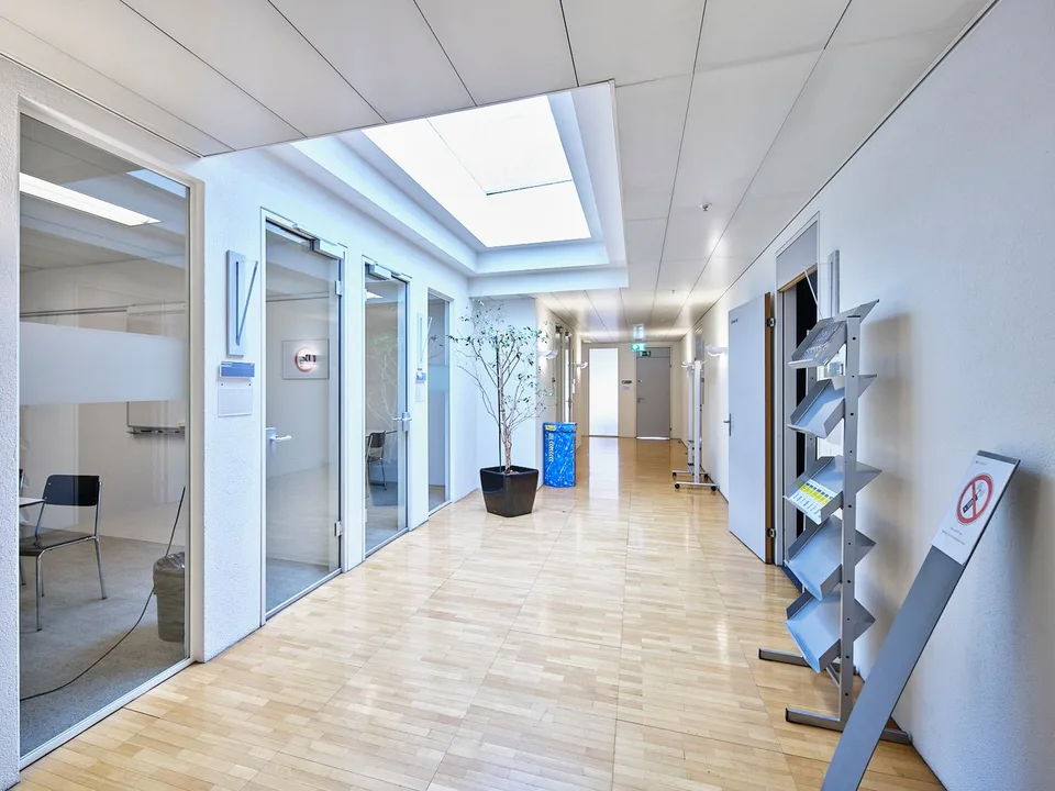 Renovated office and educational spaces at SBB train station – photo 5 of 9