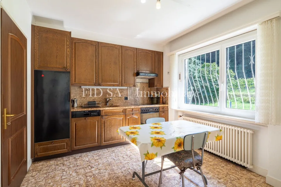 CONTONE - Einfamilienhaus inmitten von viel Grün mit grossem Grundstück – Foto 6 von 11