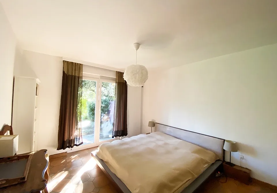 Vendesi ampia casa bifamiliare con giardino privato – foto 9 di 13