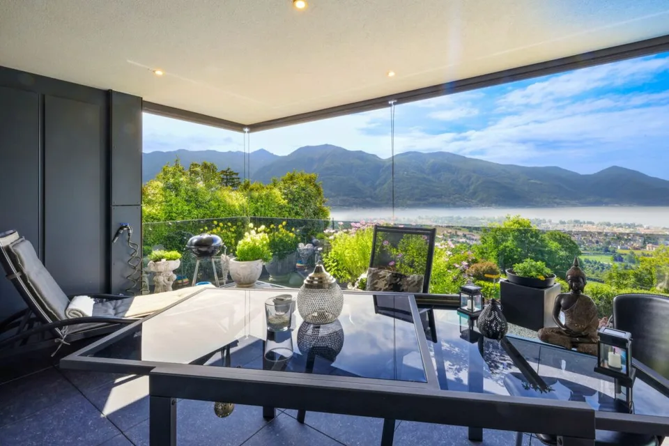 Moderno app. di 3.5 locali con vista lago e piscina – foto 10 di 13