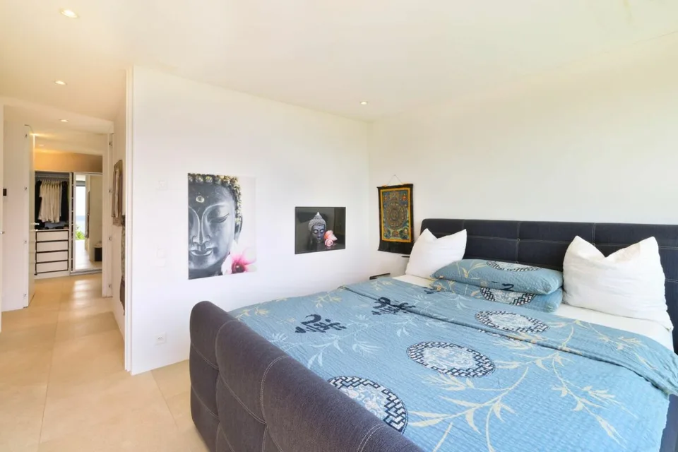 Moderno app. di 3.5 locali con vista lago e piscina – foto 8 di 13