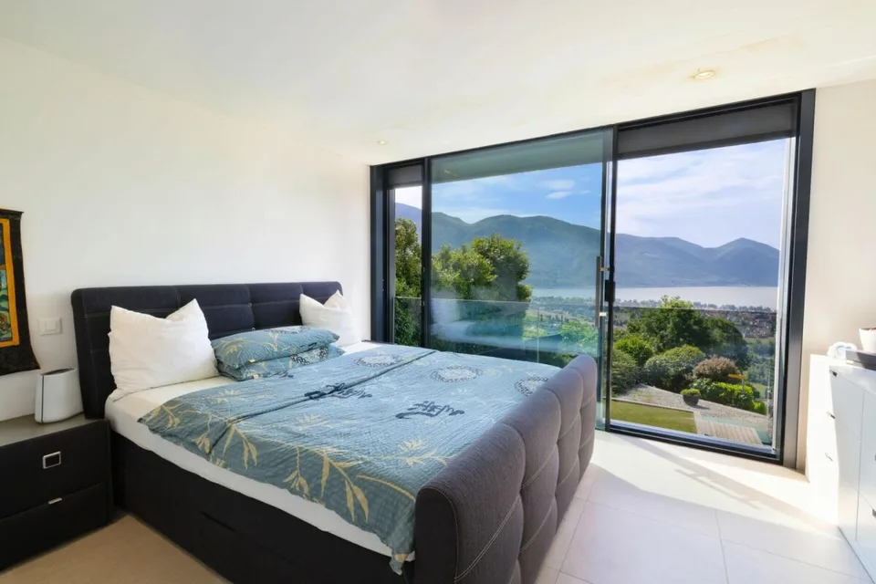 Moderno app. di 3.5 locali con vista lago e piscina – foto 6 di 13