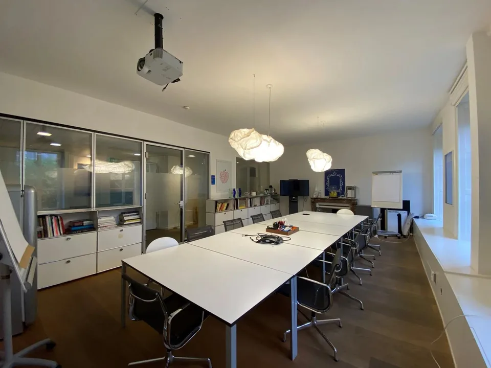 Schöne Büroflächen in einem Hochhaus im Bankenviertel – Foto 8 von 10
