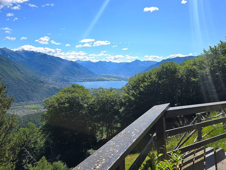 schönes Berghaus inmitten der Natur mit Seeblick und Land – foto 2 di 24