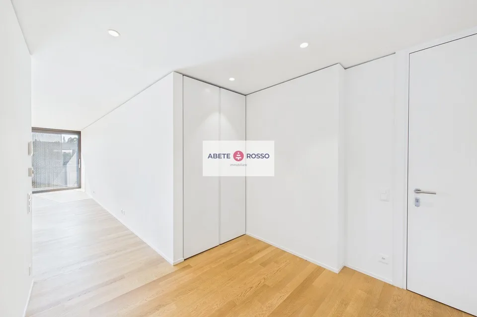 ELEGANTES APPARTMENT: GERÄUMIG, MODERN, ZWISCHEN WOHLBEFINDEN UND NATUR, NAHE BAHNHOF UND ZENTRUM LUGANO – Foto 13 von 28