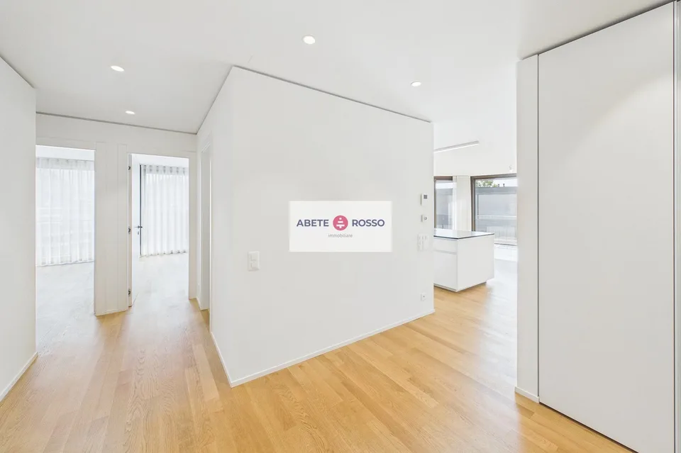 ELEGANTES APPARTMENT: GERÄUMIG, MODERN, ZWISCHEN WOHLBEFINDEN UND NATUR, NAHE BAHNHOF UND ZENTRUM LUGANO – Foto 16 von 28