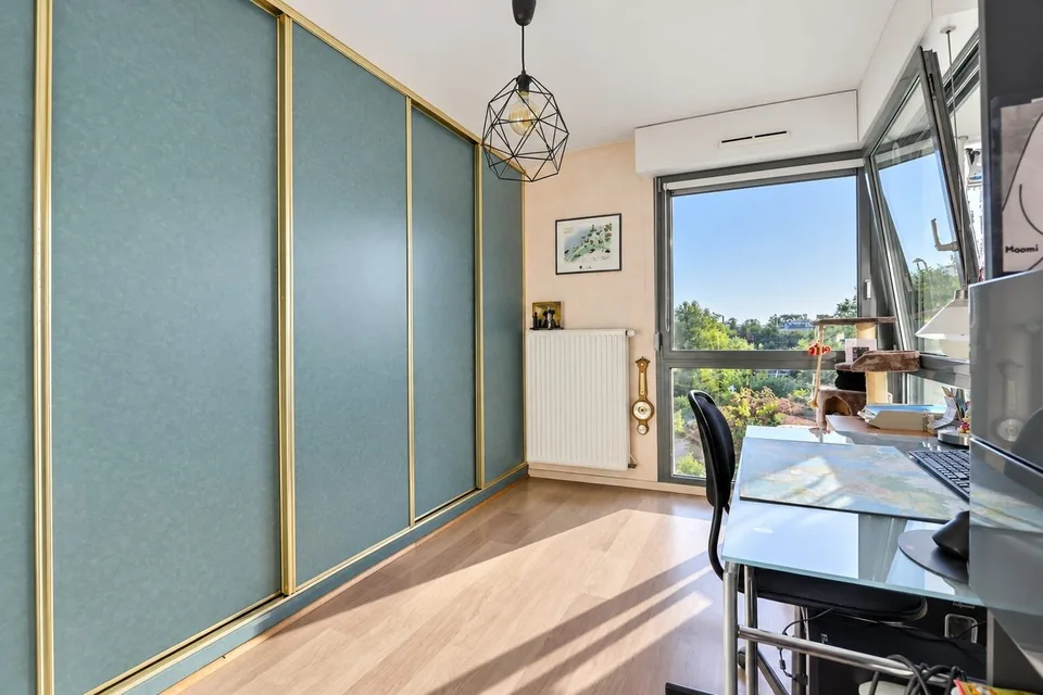 Huningue – Elegant 2-Bedroom Apartment with 2 Terraces, Park Views & 2 Garages – photo 10 of 15