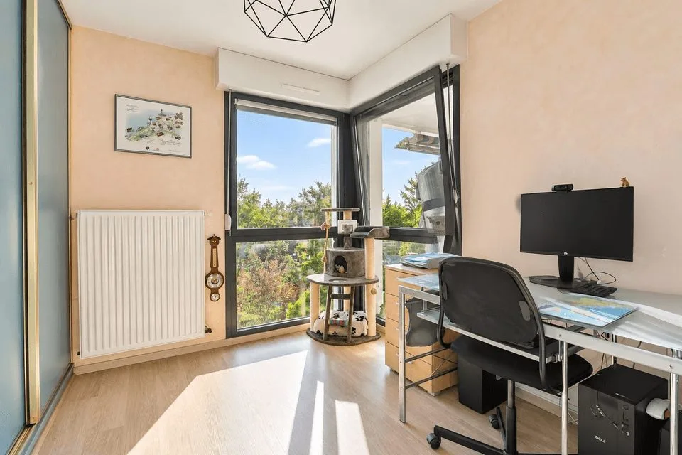 Huningue – Elegant 2-Bedroom Apartment with 2 Terraces, Park Views & 2 Garages – photo 9 of 15