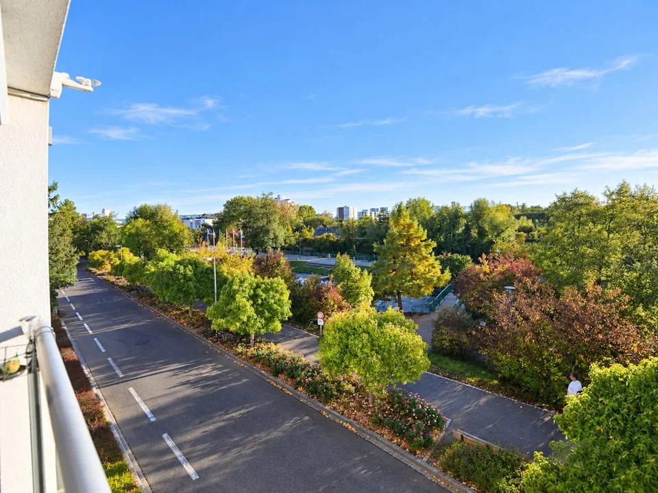 Huningue – Elegant 2-Bedroom Apartment with 2 Terraces, Park Views & 2 Garages – photo 3 of 15