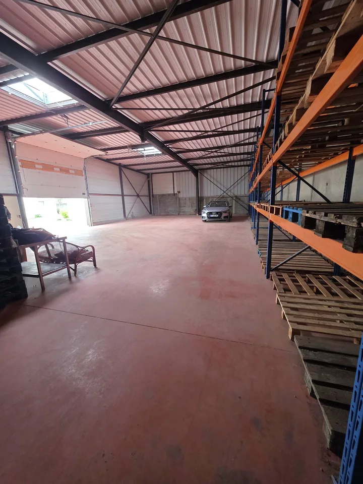 Hangar di stoccaggio – foto 3 di 4
