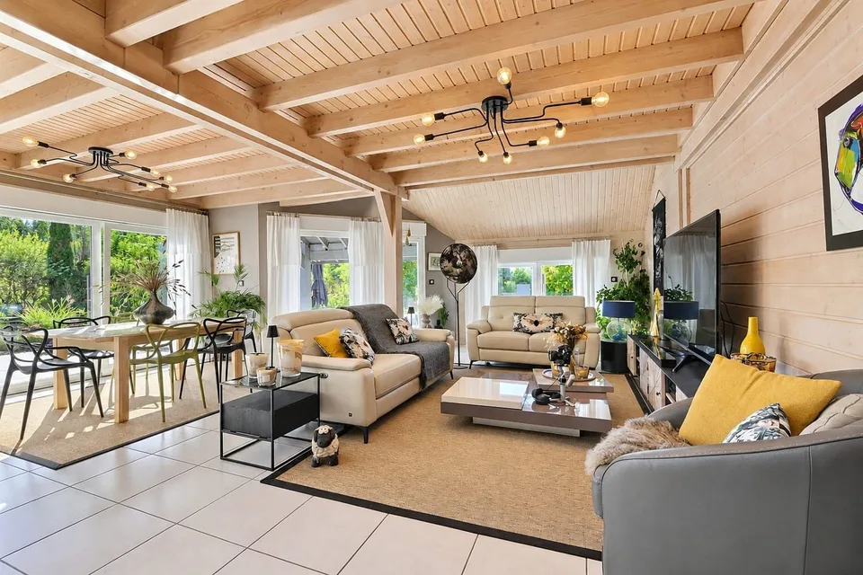 Chalet contemporaneo di 160 m² su 1,56 ettari di terreno con strutture equestri – foto 3 di 30