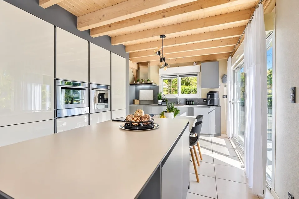 Chalet contemporaneo di 160 m² su 1,56 ettari di terreno con strutture equestri – foto 8 di 30